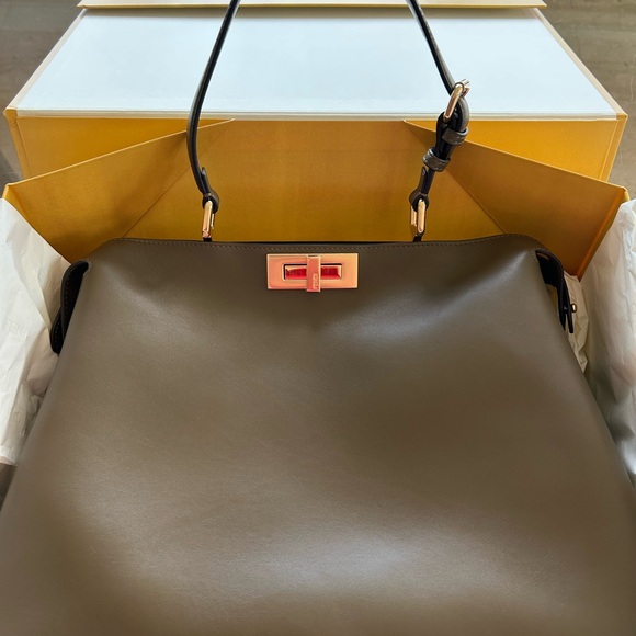 Fendi Green Large Soft Peekaboo Bag - Picture 1 of 9